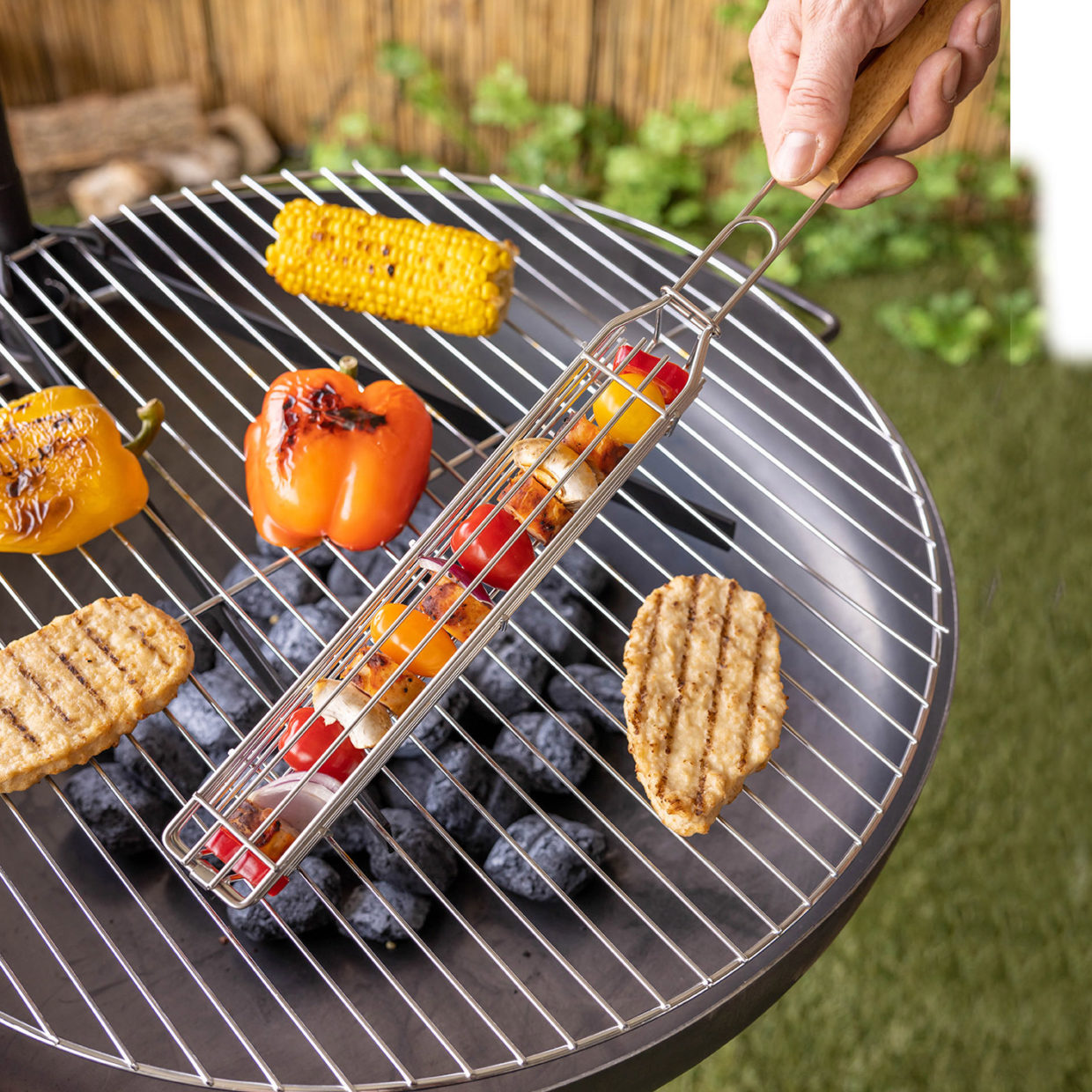 Esschert Design barbecue gereedschappen set 5 delig - aardappelhouder - tang - groentehouder - vishouder - spatel - Cadeau set - gift set - Vaderdag